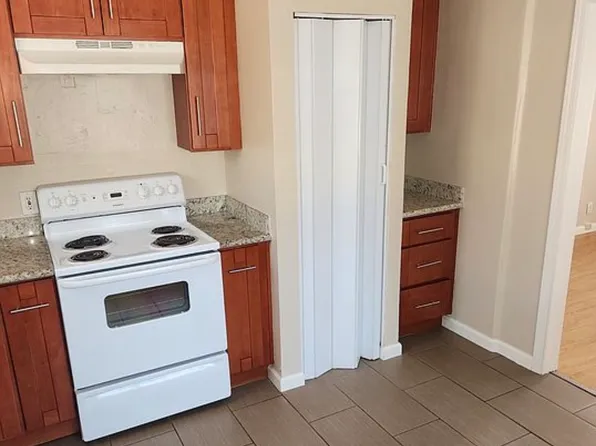 Spring Hill Court Apartments