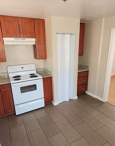 Spring Hill Court Apartments Photo 1