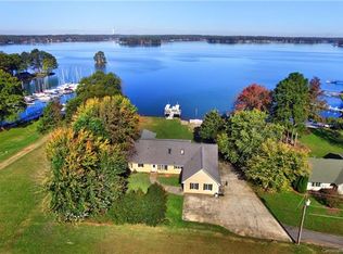 122 Sea Breeze Ln, Mooresville, NC 28117