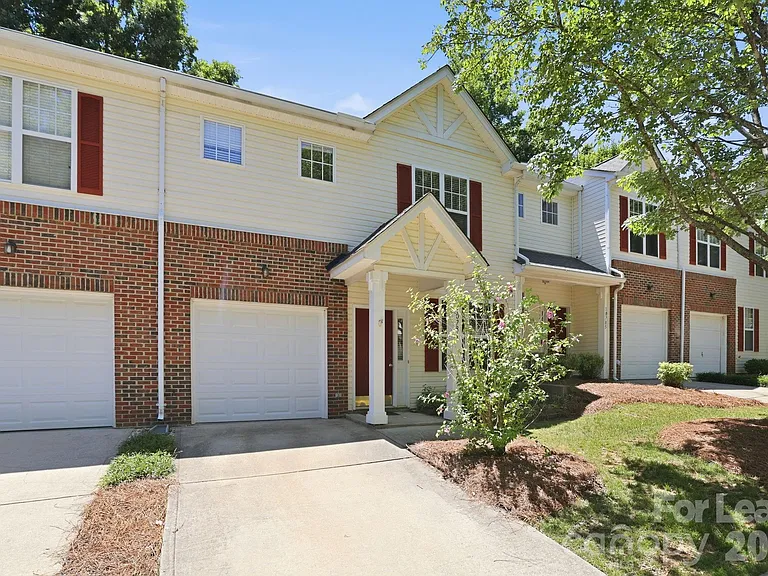 10781 Essex Hall Dr — Photo 33