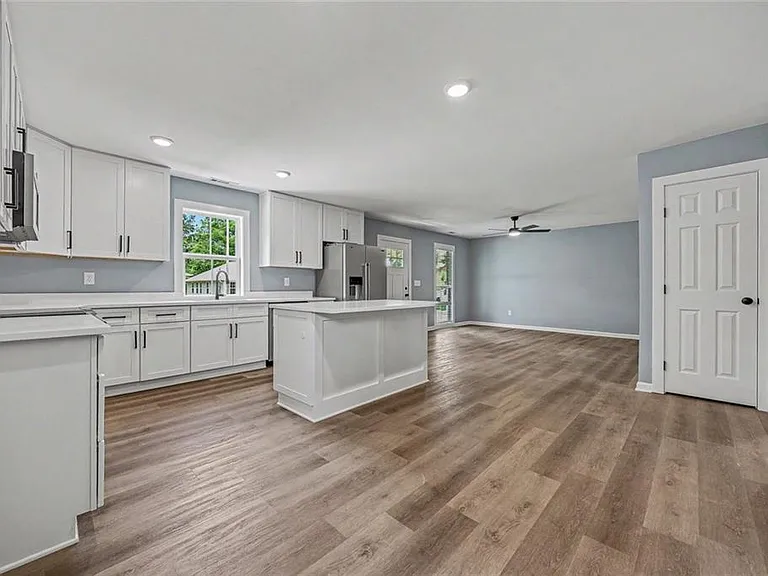 411 Hardy Ave SW — Photo 9