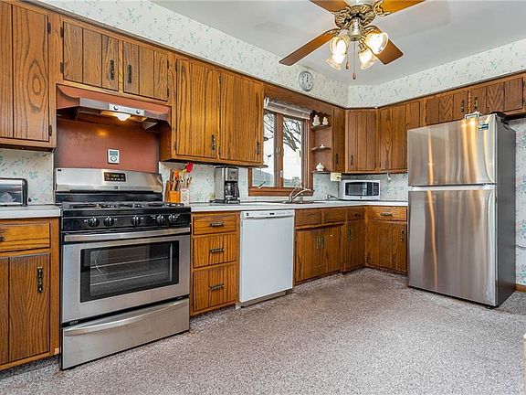 5th image of 6263 Lake Ave