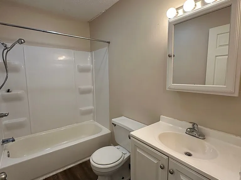 4178 4192 Street Rd #10 — Photo 8