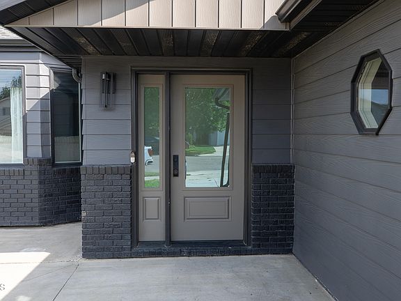 5th image of 910 20th St SE