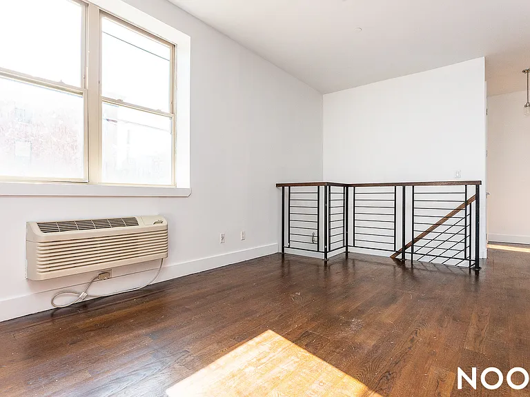 137 Hart St #1 — Photo 2