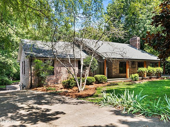 2nd image of 2107 Belcaro Dr