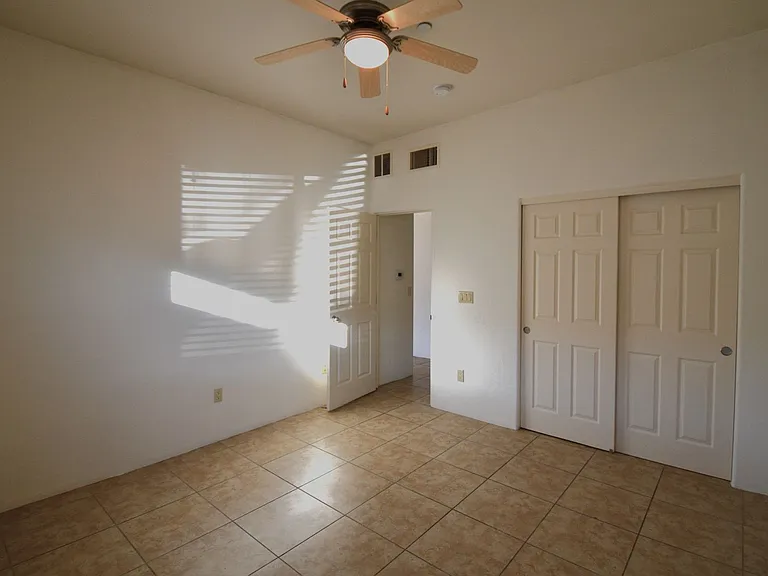 1443 W Kilburn St — Photo 7