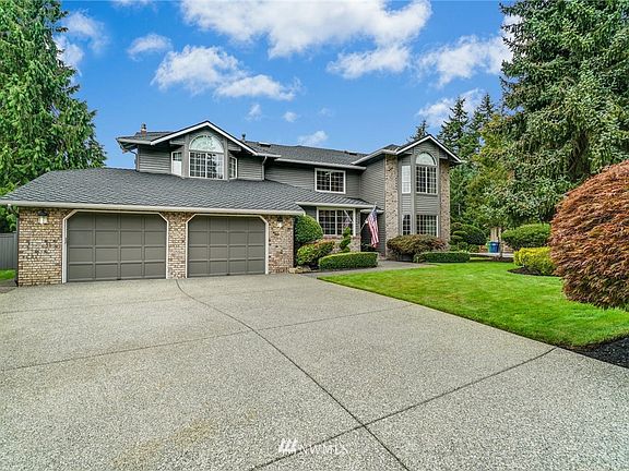 3rd image of 1725 142nd Pl SE