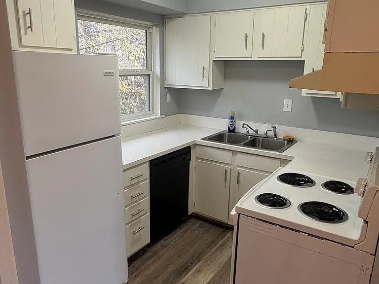 329 W Highland St — Photo 1