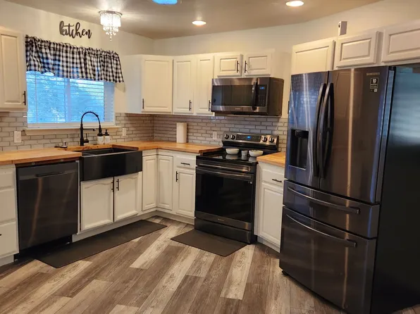 21723 E Hacienda Dr, Grass Valley, CA 95949