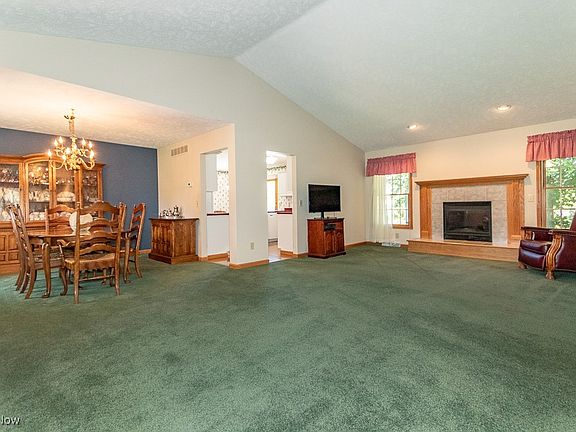 3rd image of 6803 Rockport Ln