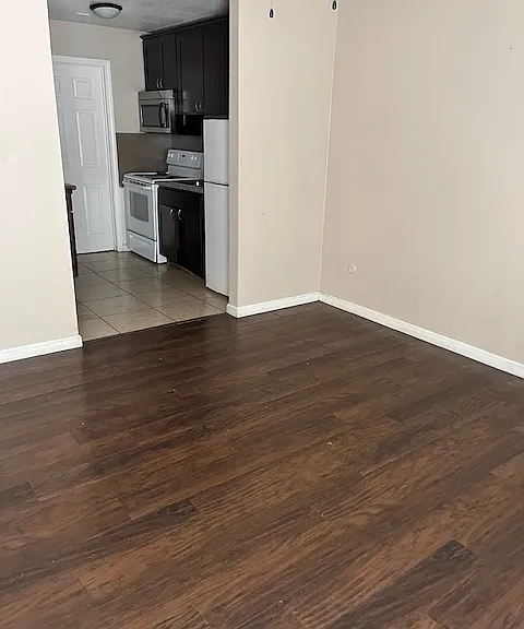 4225 42nd St — Photo 3
