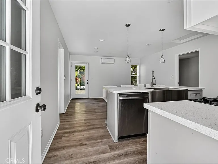 8211 Quartz Ave — Photo 2