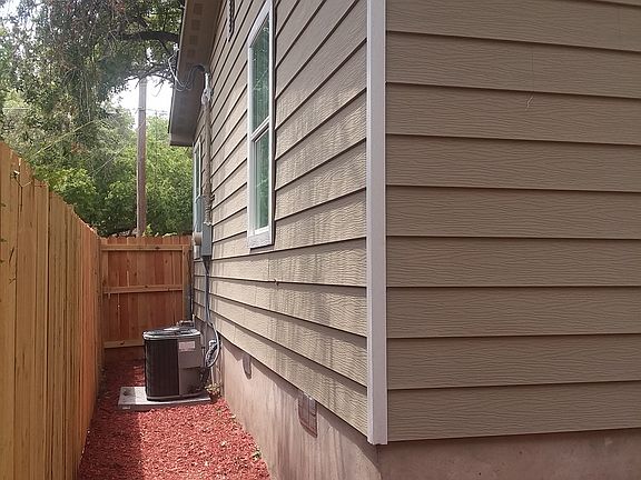 2nd image of 1133 Gardina St