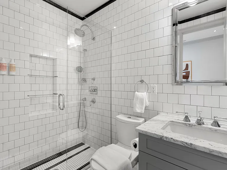 808 Lexington Ave #4 — Photo 8
