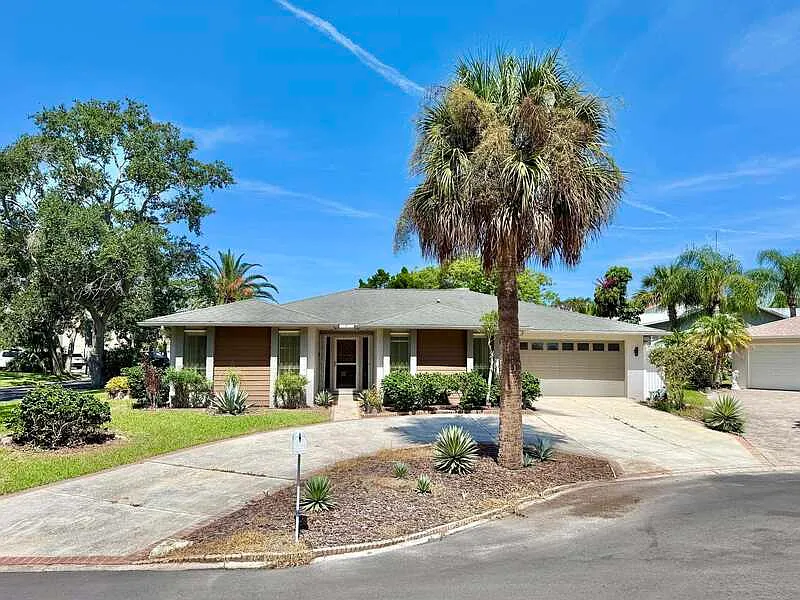 3 bed, 2.0 bath, 1601 sqft, $2,550 — Photo 2