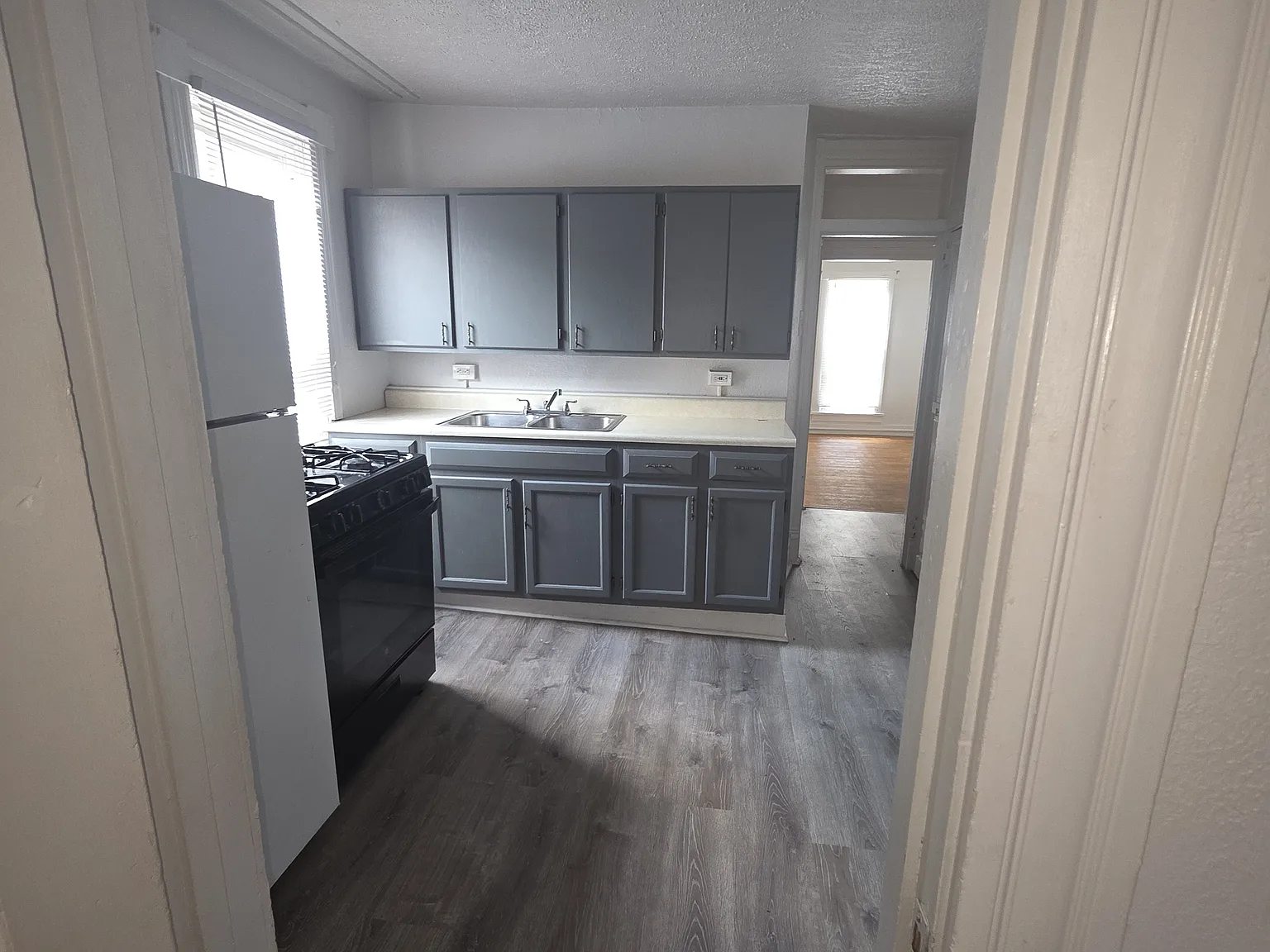 442 Eleanor St — Photo 3