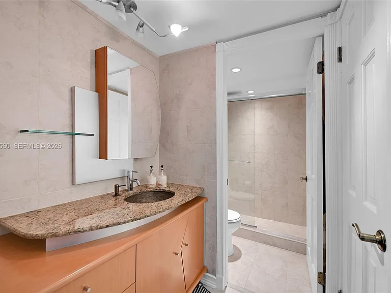 6039 Collins Ave #621 — Photo 15
