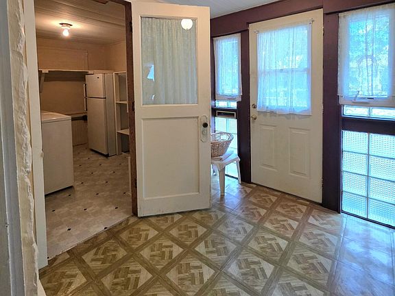 5th image of 1021 E 3rd Ave