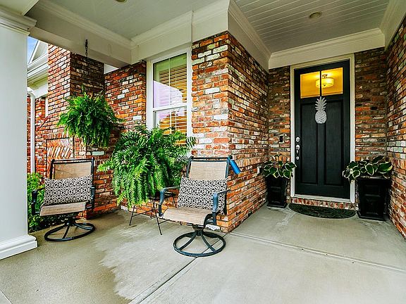 3rd image of 107 Petunia Ct