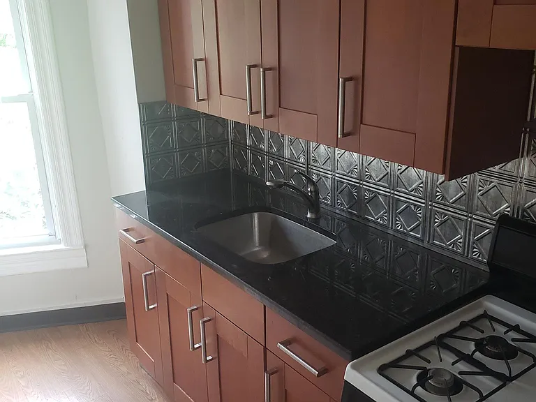 Roland Ave — Photo 25