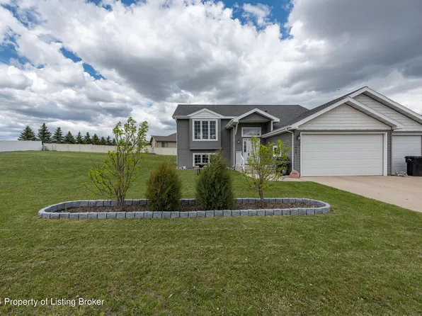 1528 15th St W, Dickinson, ND 58601