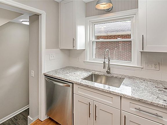 5th image of 20566 Belvidere Ave