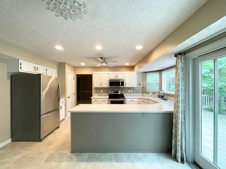 5583 Barney Dr — Photo 6