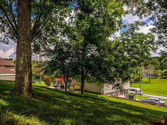 5th image of 1409 Walters Dr