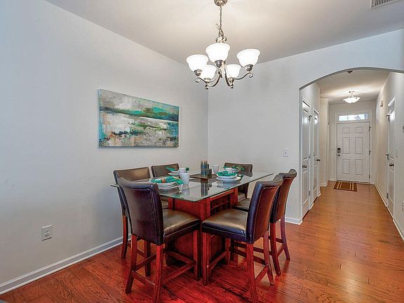 4th image of 14 Daly Ct