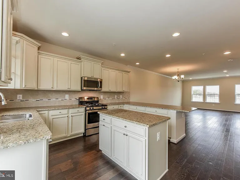 7443 Saint Margarets Blvd — Photo 11