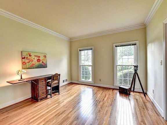 4th image of 760 Candler Ct