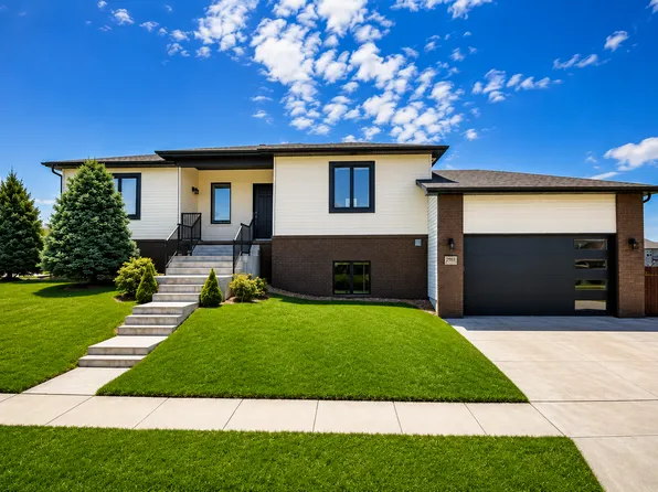 2961 Valley Stream Dr, Lincoln, NE 68516