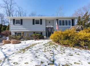 18 Oakwood Ln, Thiells, NY 10984