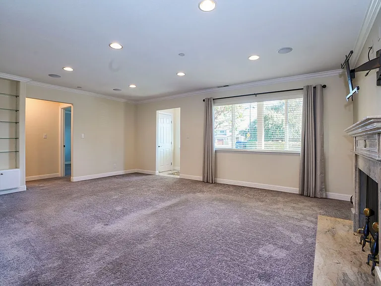 1621 Huron Ave — Photo 13