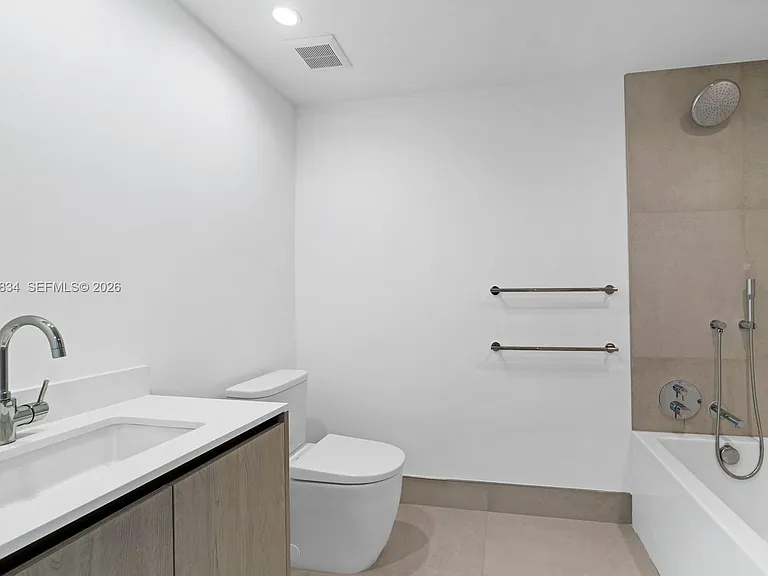 9221 E Bay Harbor Dr #412 — Photo 17