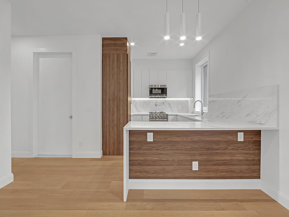 1st image of 520 W End Ave APT 9