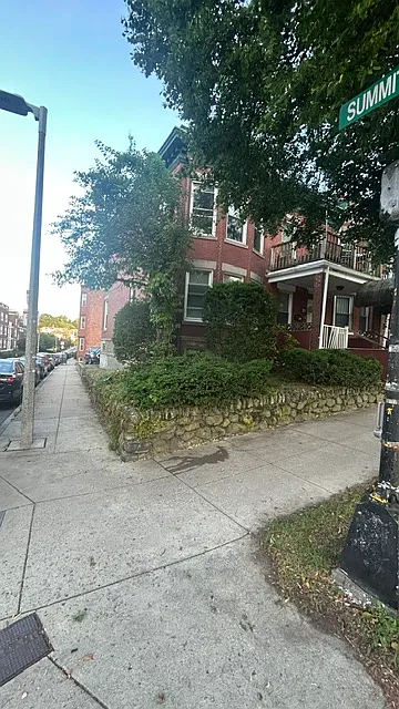 1516 Commonwealth Ave — Photo 1