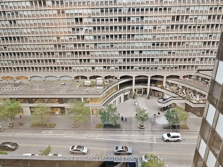 110 Bloor St W #1009 — Photo 36