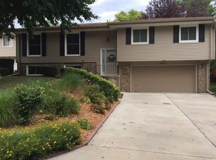 14822 Walnut Grove Cir, Omaha, NE 68137