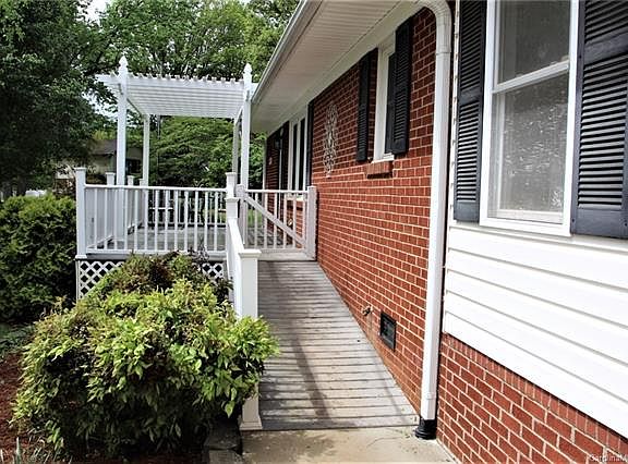 2nd image of 169 Lakewood Ave