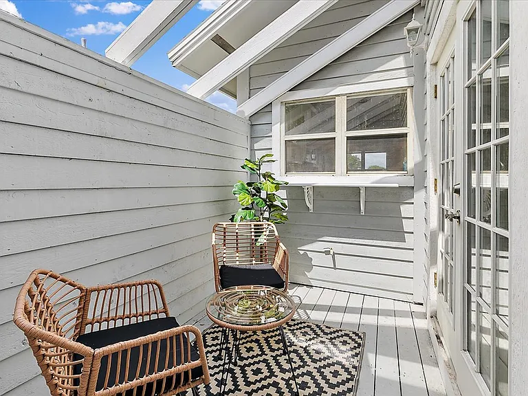 1504 Birkdale Ln — Photo 3