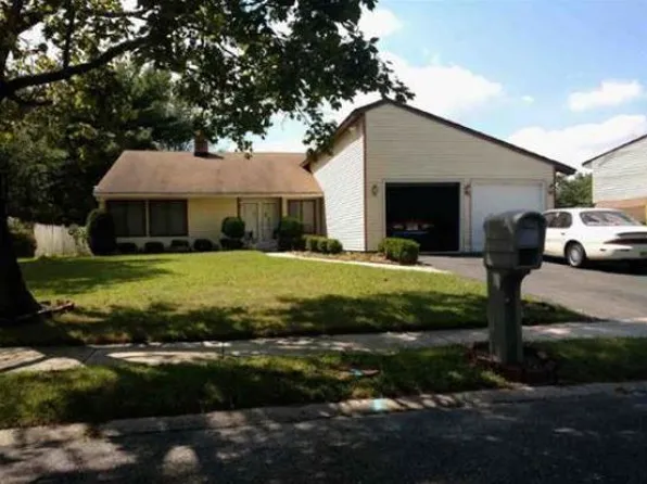 79 Eastmont Ln, Sicklerville, NJ 08081