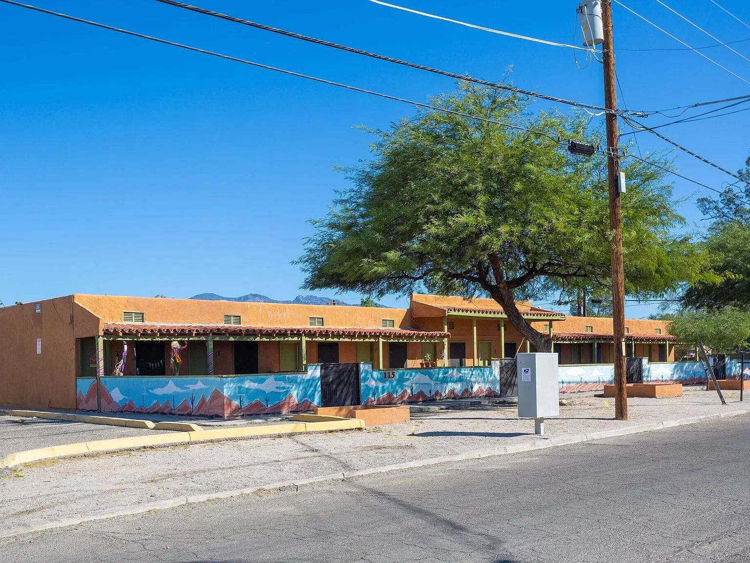 115 E. Alturas Street — Photo 2