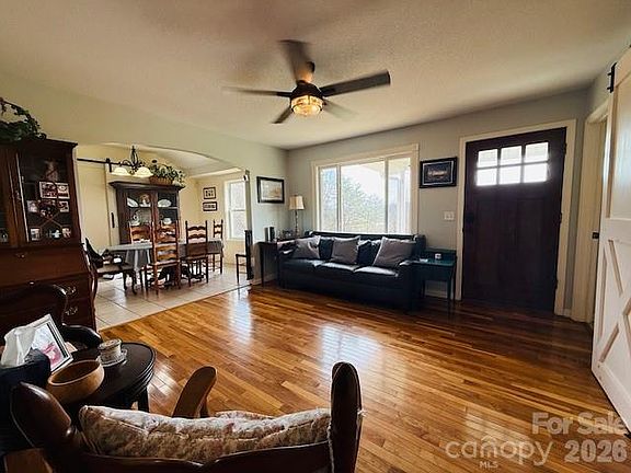 3rd image of 3555 Ashworth Rd