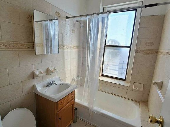 4th image of 225 Parkside Ave #67