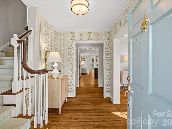 3rd image of 2521 Hampton Ave