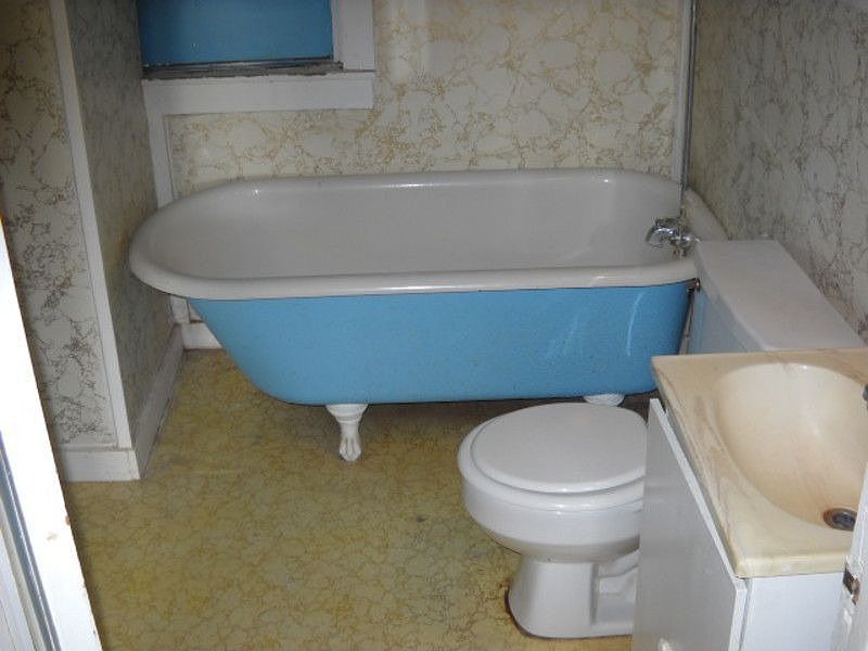 2nd image of 206 N Forest St