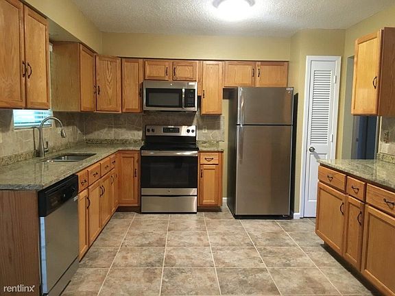 3rd image of 1112 NW Golfview Dr