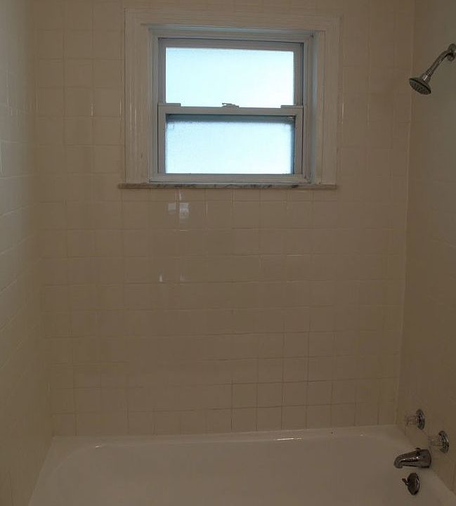 1st image of 938 1/2 E Palmetto St